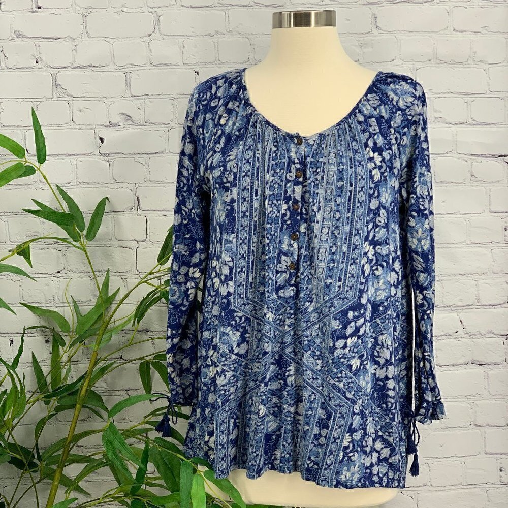 🎉Lucky Brand Blue w/ White Floral Pattern Tunic